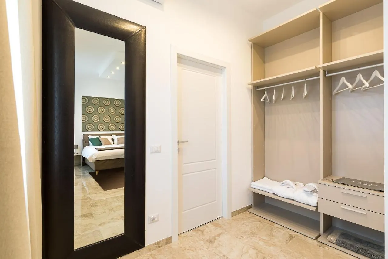 Sertoli Suite Milano 0*,  Italia
